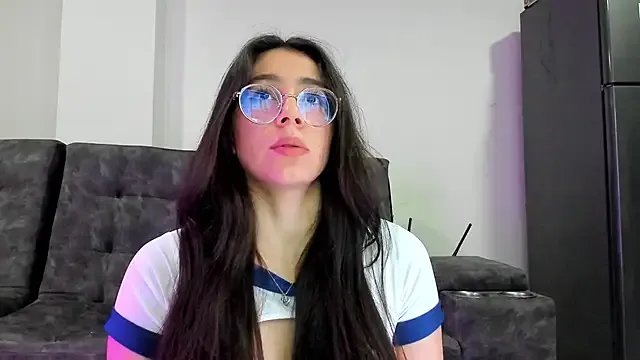 Freechat emmadiaz1 on StripChat