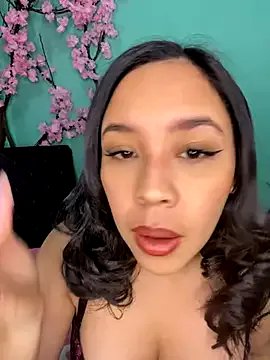 Freechat Esmerald_1111 on StripChat