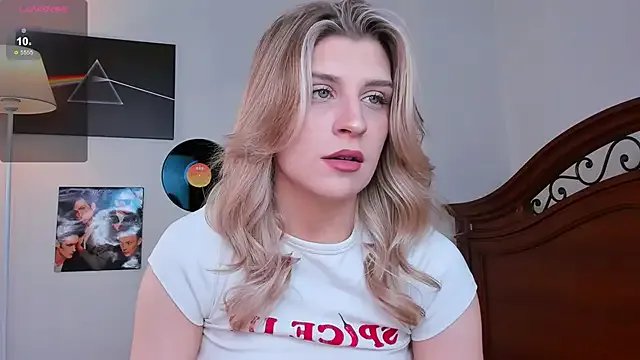 Freechat heartseduction on StripChat