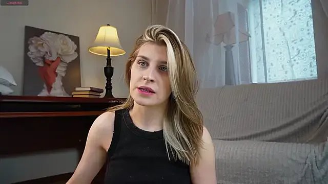 Freechat heartseduction on StripChat