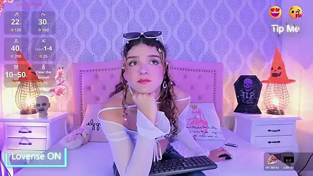 Freechat kendallspears_1 on StripChat