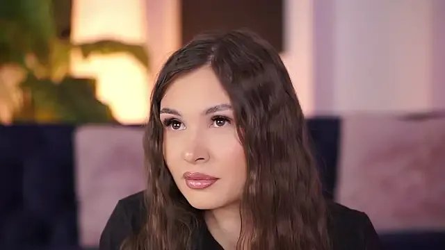 Freechat KyssaraPlay on StripChat