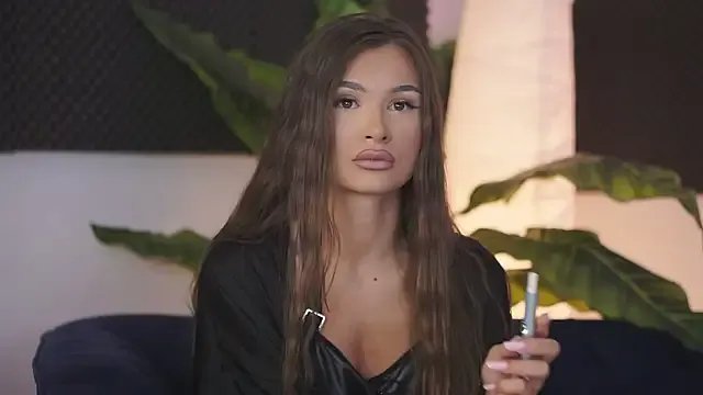 Freechat KyssaraPlay on StripChat