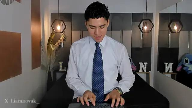 Freechat LiamNovak on StripChat