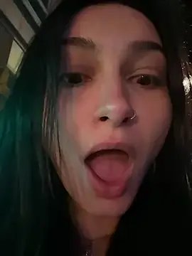 Freechat lunalovelee on StripChat