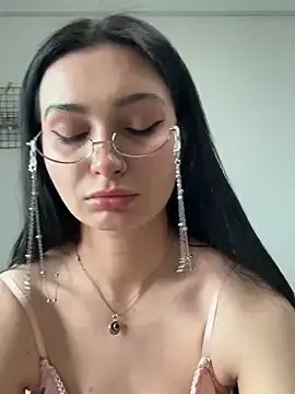 Freechat lunalovelee on StripChat