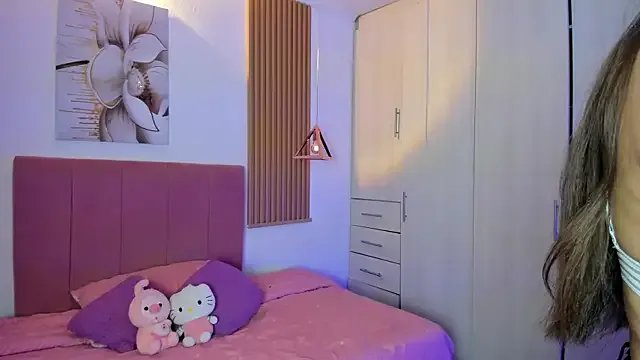 Freechat mia_nevaeh on StripChat