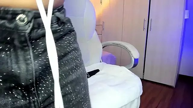 Freechat mia_nevaeh on StripChat