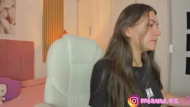 Freechat mia_nevaeh on StripChat