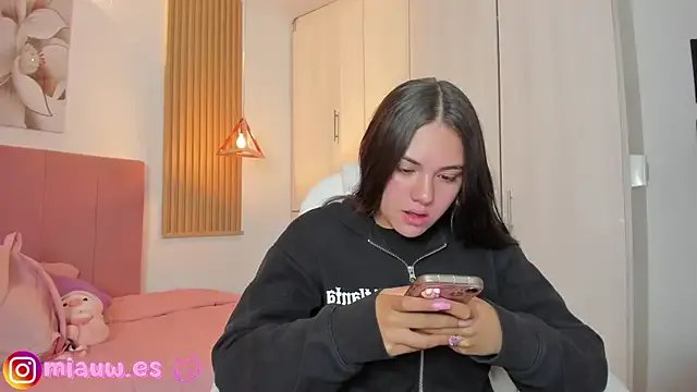 Freechat mia_nevaeh on StripChat