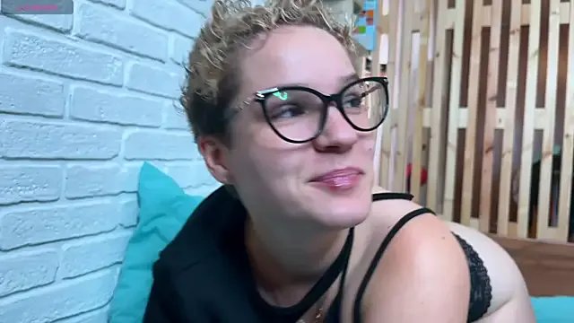 MrMrsRight on StripChat 