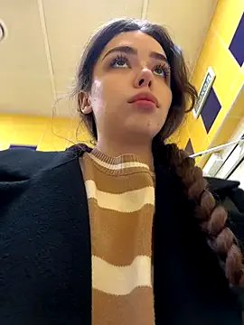 Freechat pantyless on StripChat