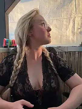 Group SherryOutdoor1 on StripChat