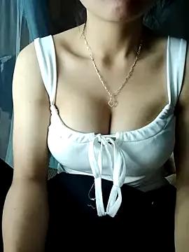 Freechat shy-bany123 on StripChat