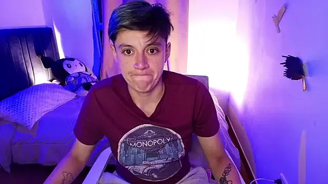 Freechat spicyferny on StripChat