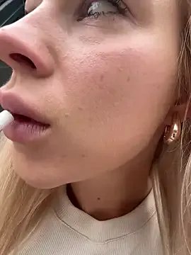 Freechat streetdoll on StripChat