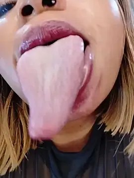 Freechat Sugartonguexx on StripChat