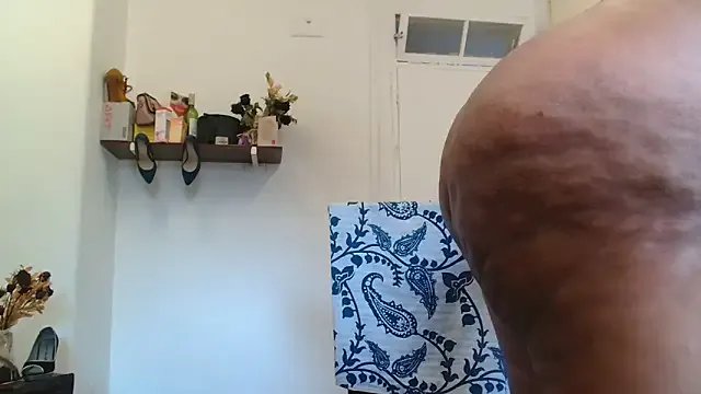 Freechat xTALLSEXYBUMx on StripChat