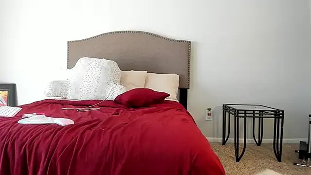 Freechat yiauana on StripChat