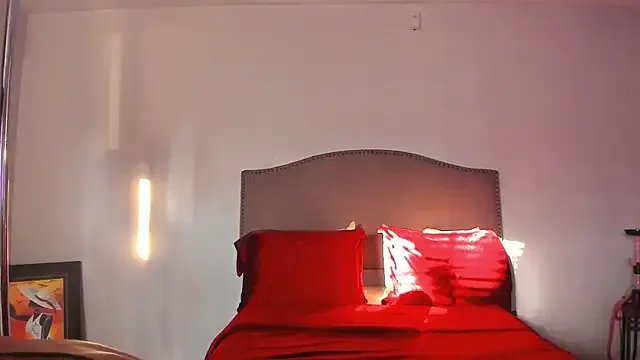 Freechat yiauana on StripChat