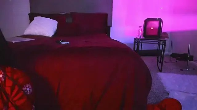 Freechat yiauana on StripChat