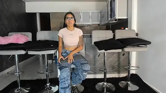 Freechat Zoe-Williams on StripChat